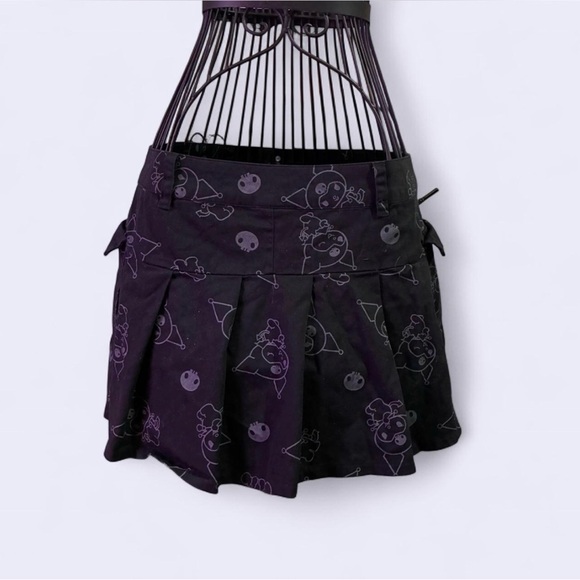 Sanrio Black Skater Skirt with Character Graphics - Picture 3 of 3
